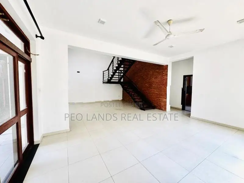 (SH1439) Three Storey House for Sale in Koswatta, Battaramulla