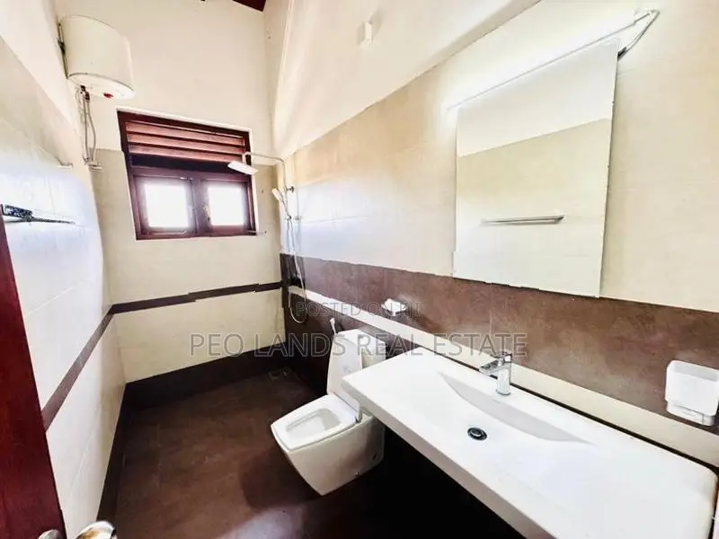 (SH1439) Three Storey House for Sale in Koswatta, Battaramulla