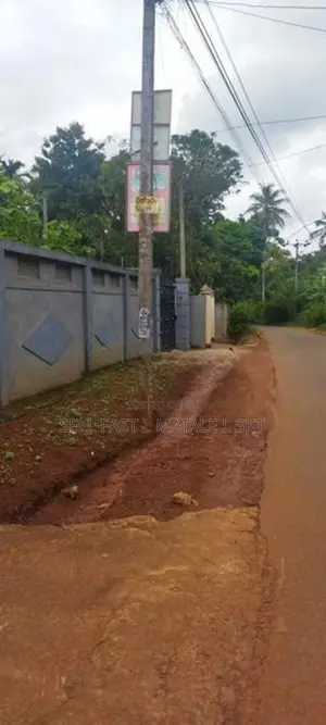 මාතලේ පරගහවෙල ගල්ඔය ප්‍රධාන පාරට මුහුණලා