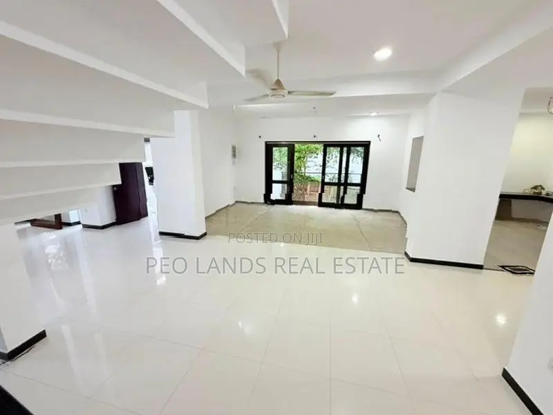 (SR1568) Luxury Two Storey House for Rent in Akuregoda, Battaramulla