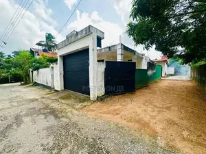 ( Yc-1070) Valuable Commercial Warehouse Building Sale in Homagama