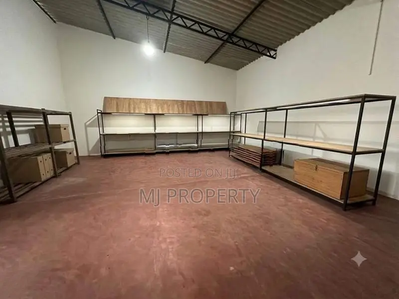 ( Yc-1070) Valuable Commercial Warehouse Building Sale in Homagama