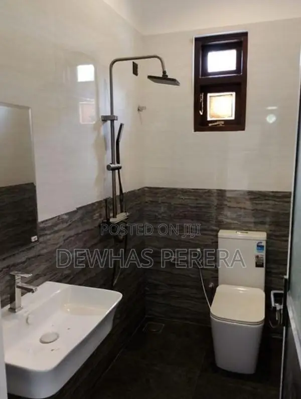 2 story superb luxury house waboda road idighmula juntion Kadawatha