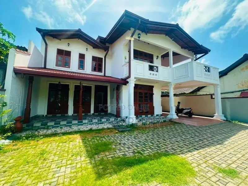 ( YS-1113) Valuable Three Storey House Sale in Nugegoda