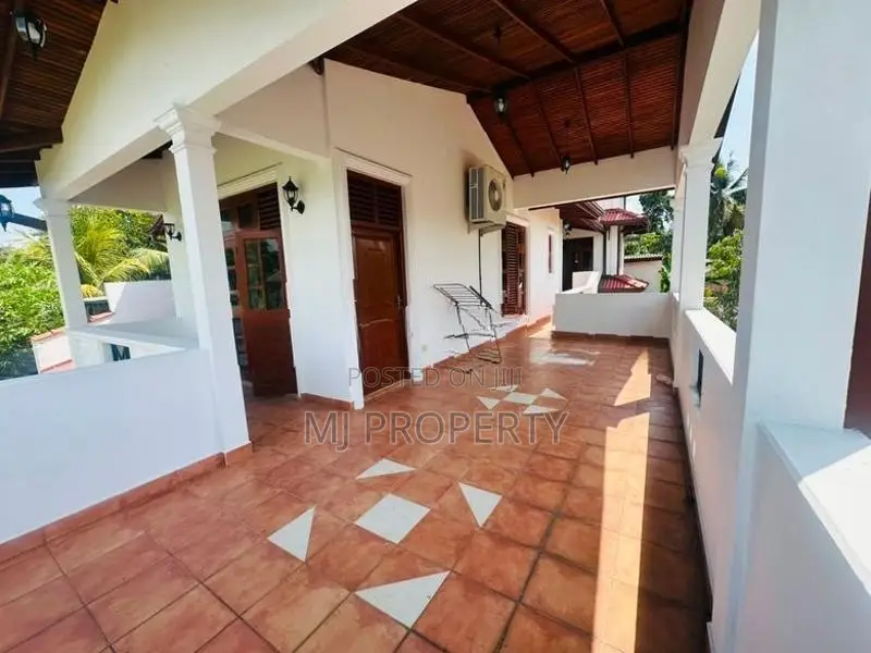 ( YS-1113) Valuable Three Storey House Sale in Nugegoda