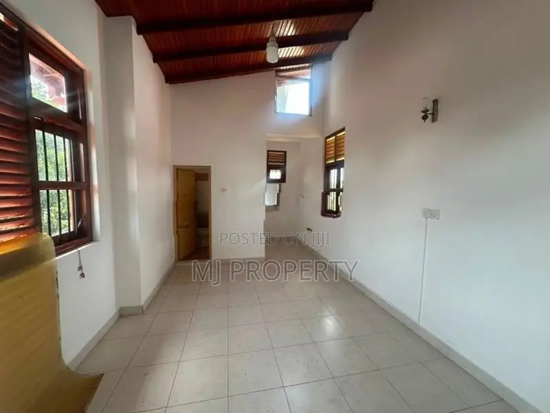 ( YS-1113) Valuable Three Storey House Sale in Nugegoda
