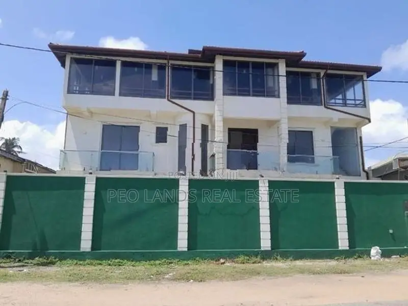 (AC236) Three Storey Commercial Building for Sale in Moratuwa