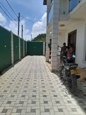 (AC236) Three Storey Commercial Building for Sale in Moratuwa