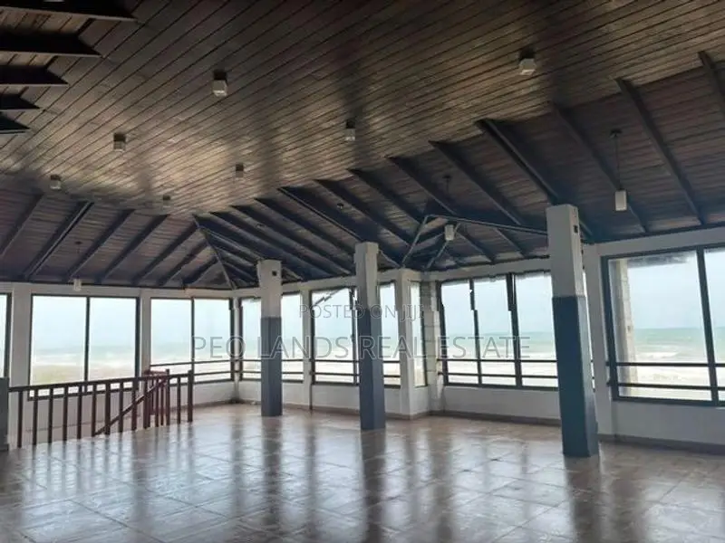 (AC236) Three Storey Commercial Building for Sale in Moratuwa