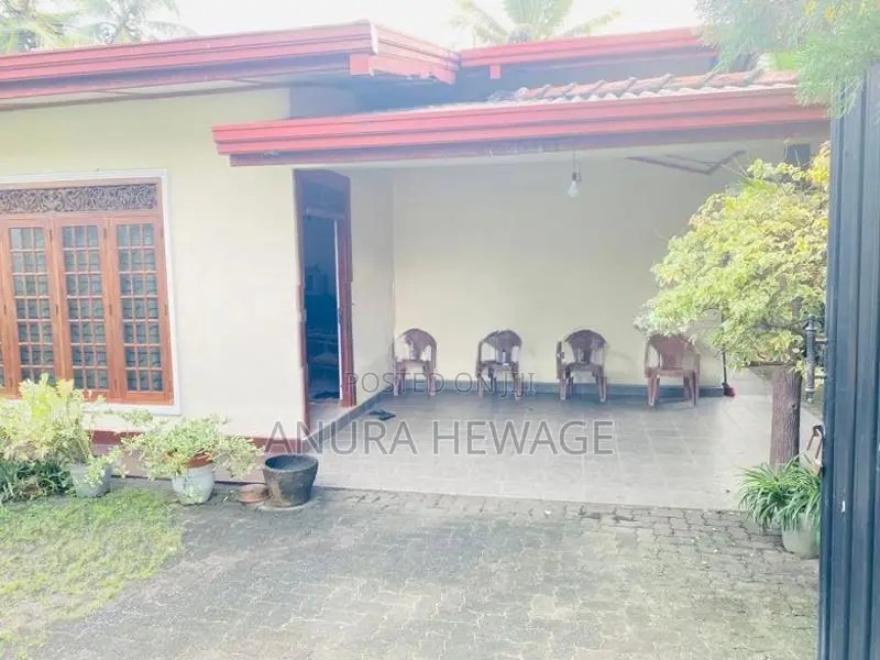 අතුරුගිරිය, ගල්වරුසාව පාරේ පිහිටි නිවසක් විකිණීමට ඇත. (ID : ATHU043S)