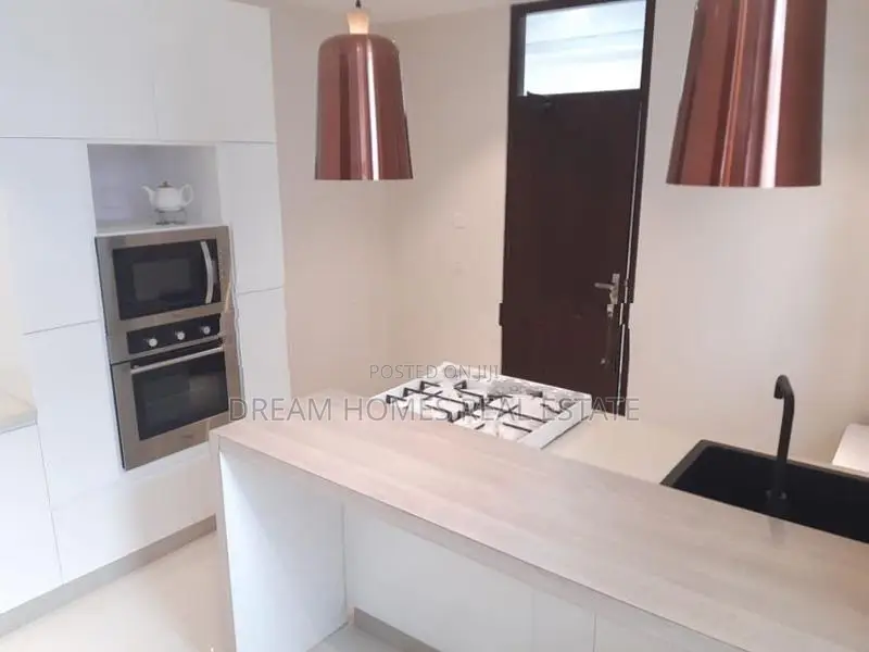 Foreign Architect-Designed Luxury House for Sale – Battaramulla
