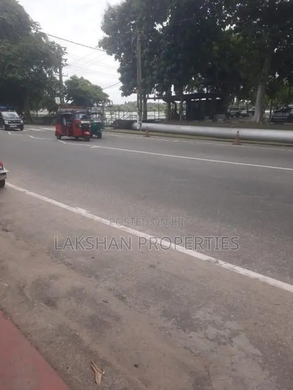 Building For Sale In Boralesgamuwa බෙල්ලන්විල