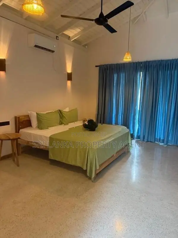 Villa 6 Bed Bath AC Room Beach & Swimming Pool Habaraduwa Talpe Galle