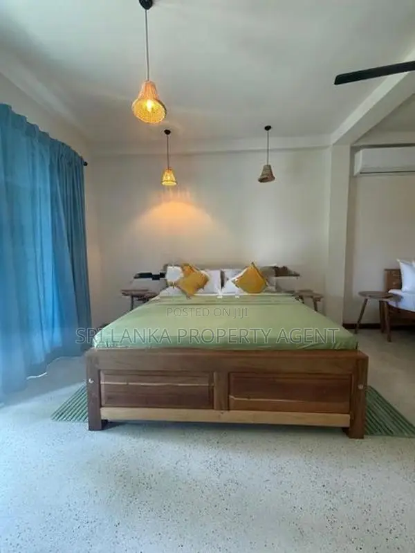 Villa 6 Bed Bath AC Room Beach & Swimming Pool Habaraduwa Talpe Galle