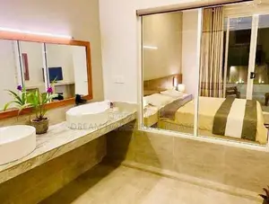 9 Bedroom Commercial Villa for Sale in Padukka