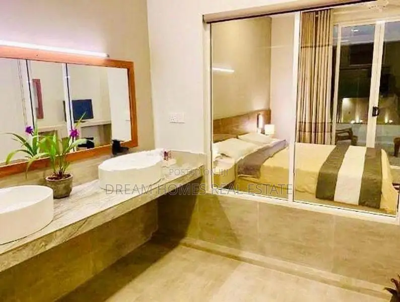 9 Bedroom Commercial Villa for Sale in Padukka