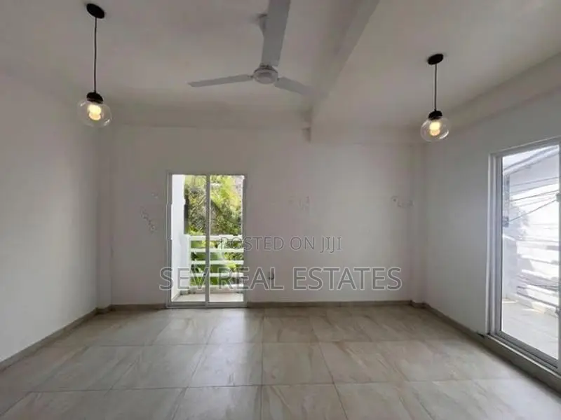 Nugegoda Two Storied House for Rent Office