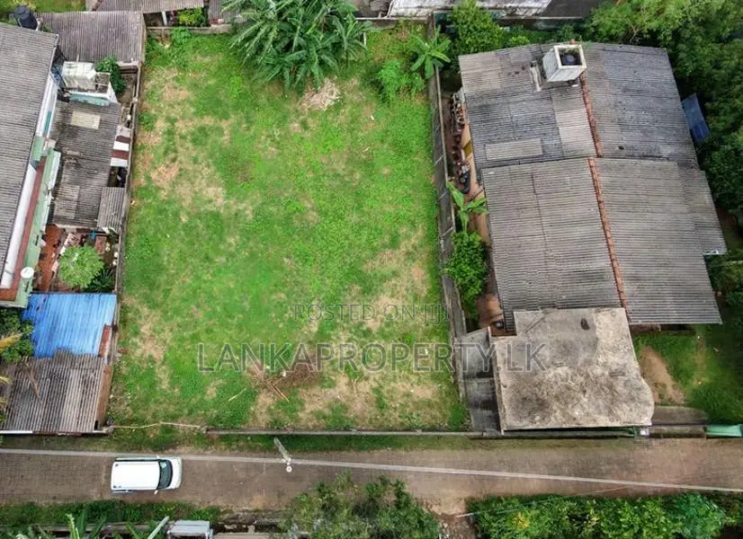 Prime Residential Land for sale near Kadawatha Town.