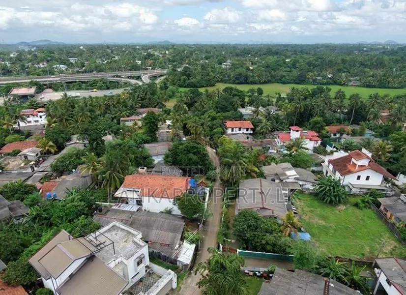 Prime Residential Land for sale near Kadawatha Town.