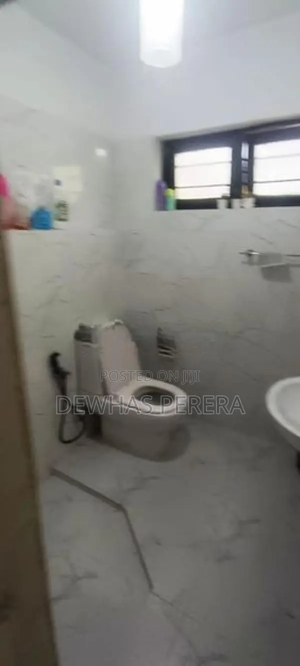 Any proposed /2 story house /building kapuwatta city kapuwathha ja ela