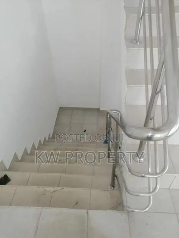 4 story building for rent in Boralasgamuwa