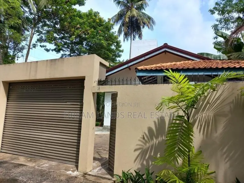 Singal story stand a lone house for rent rajagiriya