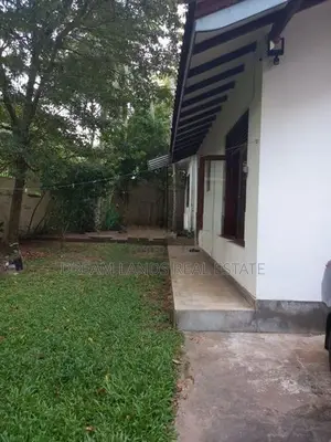 Singal story stand a lone house for rent rajagiriya