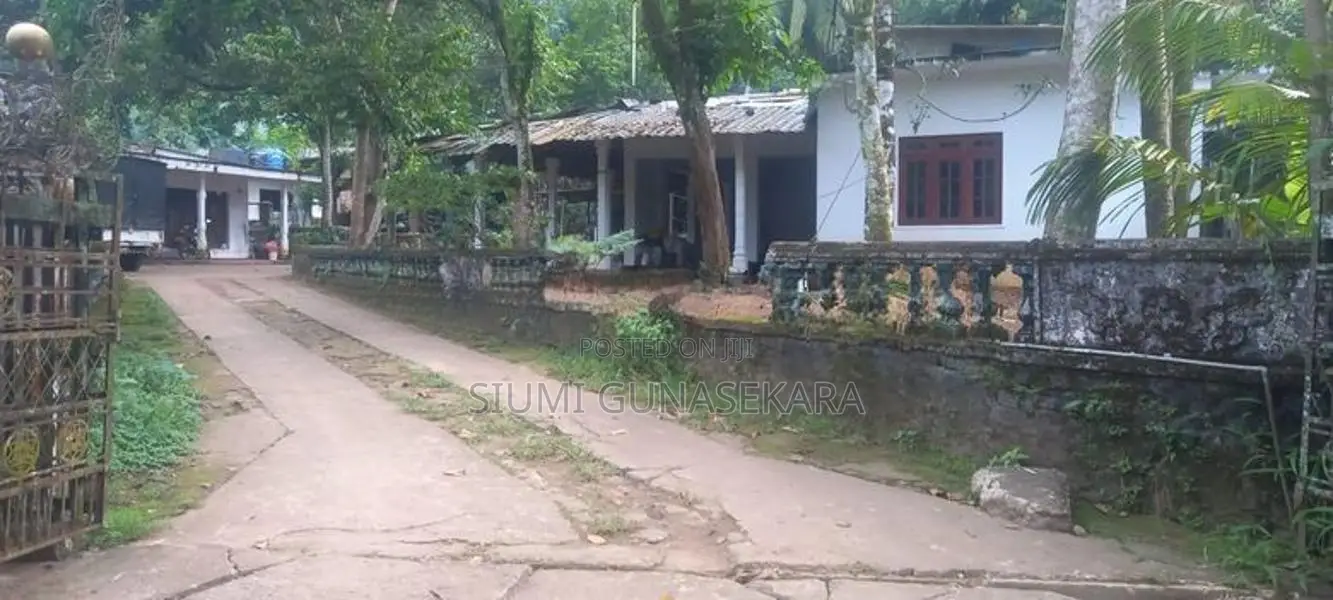 2 Houses for Sale with Big Land Gampola