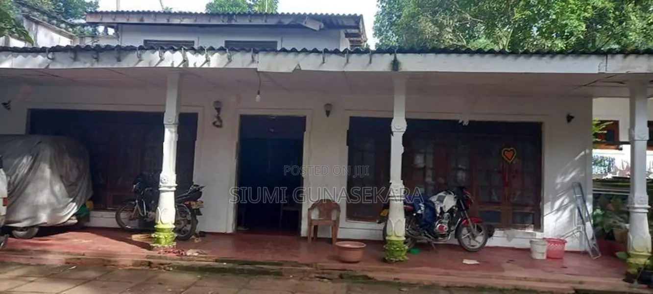 2 Houses for Sale with Big Land Gampola