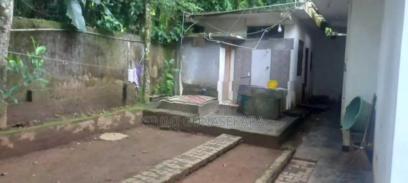 2 Houses for Sale with Big Land Gampola