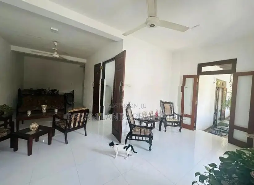 Upper floor for rent in Nugegoda