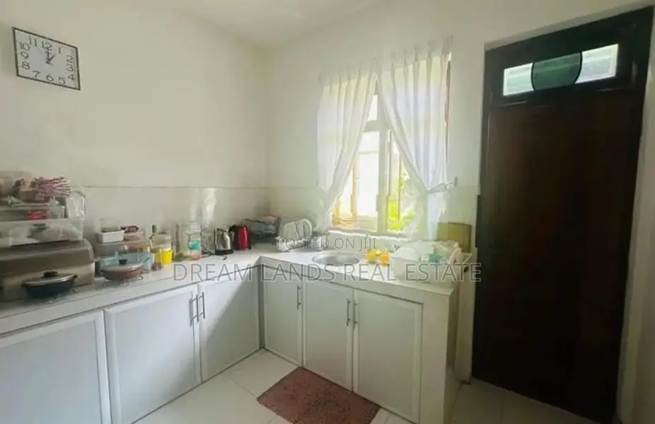 Upper floor for rent in Nugegoda