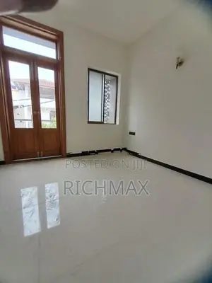 semi furnished House for rent in Colombo 05