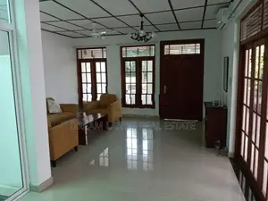 Upstair unit for rent commercial propose colombo 5