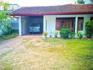 Prime House with Land for Sale – Battaramulla / Pelawatta Junction Are