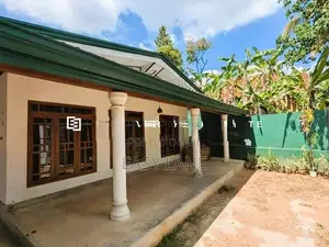 රාගම බටුවත්ත මිහිදු මාවතෙන් අංගසම්පූර්ණ නිවස