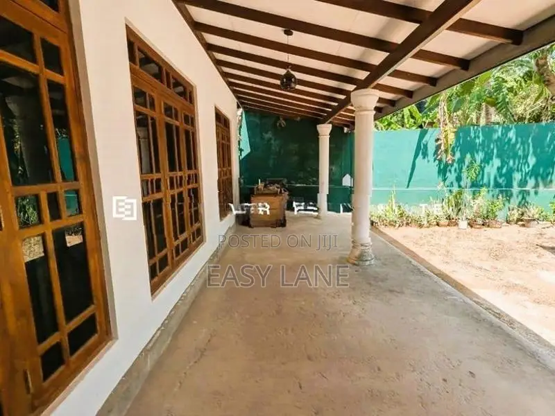 රාගම බටුවත්ත මිහිදු මාවතෙන් අංගසම්පූර්ණ නිවස