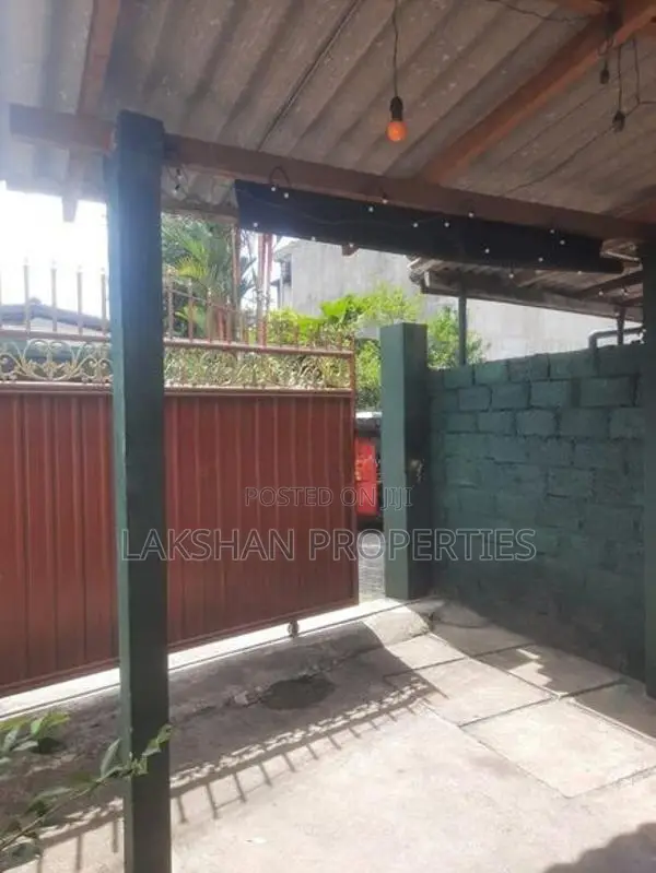 House For Sale In Boralesgamuwa Pirivena junction