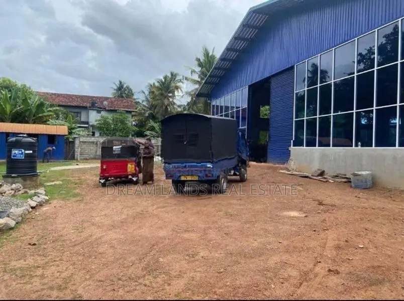 COMMERCIAL BUILDING FOR RENT IN GAMPAHA (SP1320)