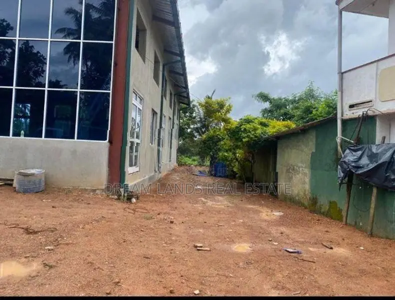 COMMERCIAL BUILDING FOR RENT IN GAMPAHA (SP1320)