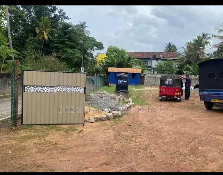 COMMERCIAL BUILDING FOR RENT IN GAMPAHA (SP1320)