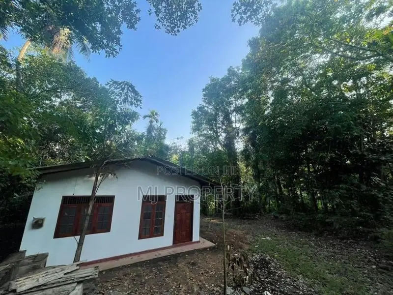 (GS-1080) Valuable Residential Bare Land With House Sale in Meegoda