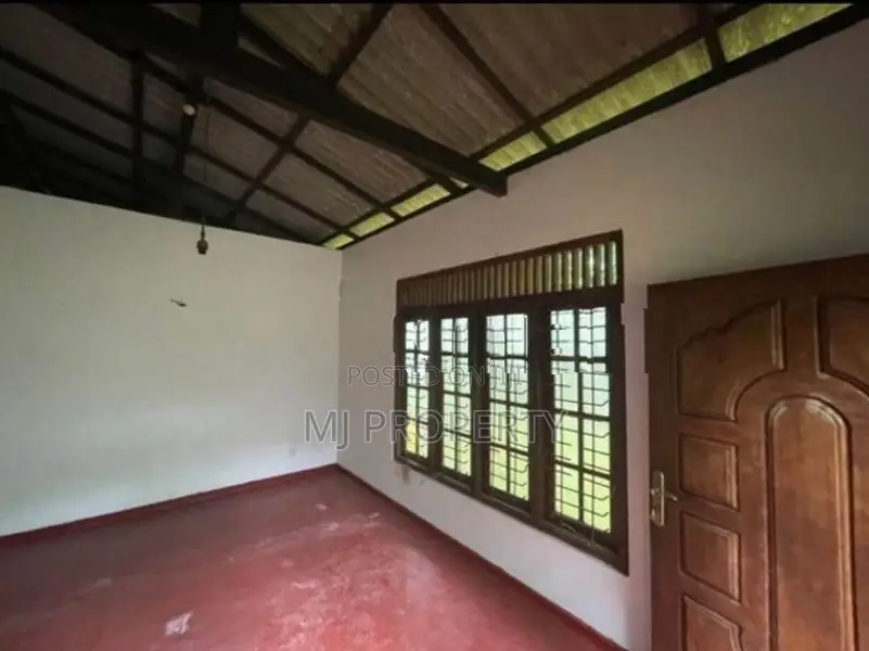 (GS-1080) Valuable Residential Bare Land With House Sale in Meegoda