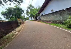 A Good Residential Well Shaped Land for Sale in Kirillawala, Kadawatha