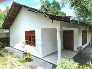 යක්කල යලිසියම් එකට පයින් යන දුරින් ඉඩම සමඟ 3BD නිවසක් විකිණීමට