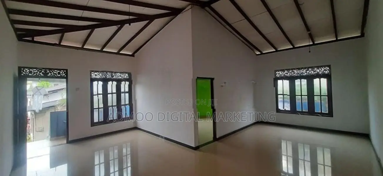 Upstairs House For Rent in Kotikawaththa