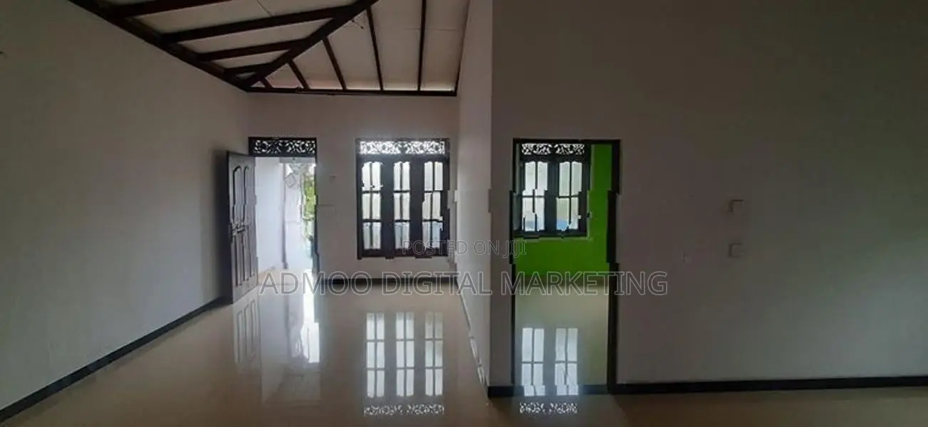 Upstairs House For Rent in Kotikawaththa