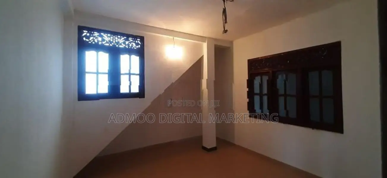 Upstairs House For Rent in Kotikawaththa
