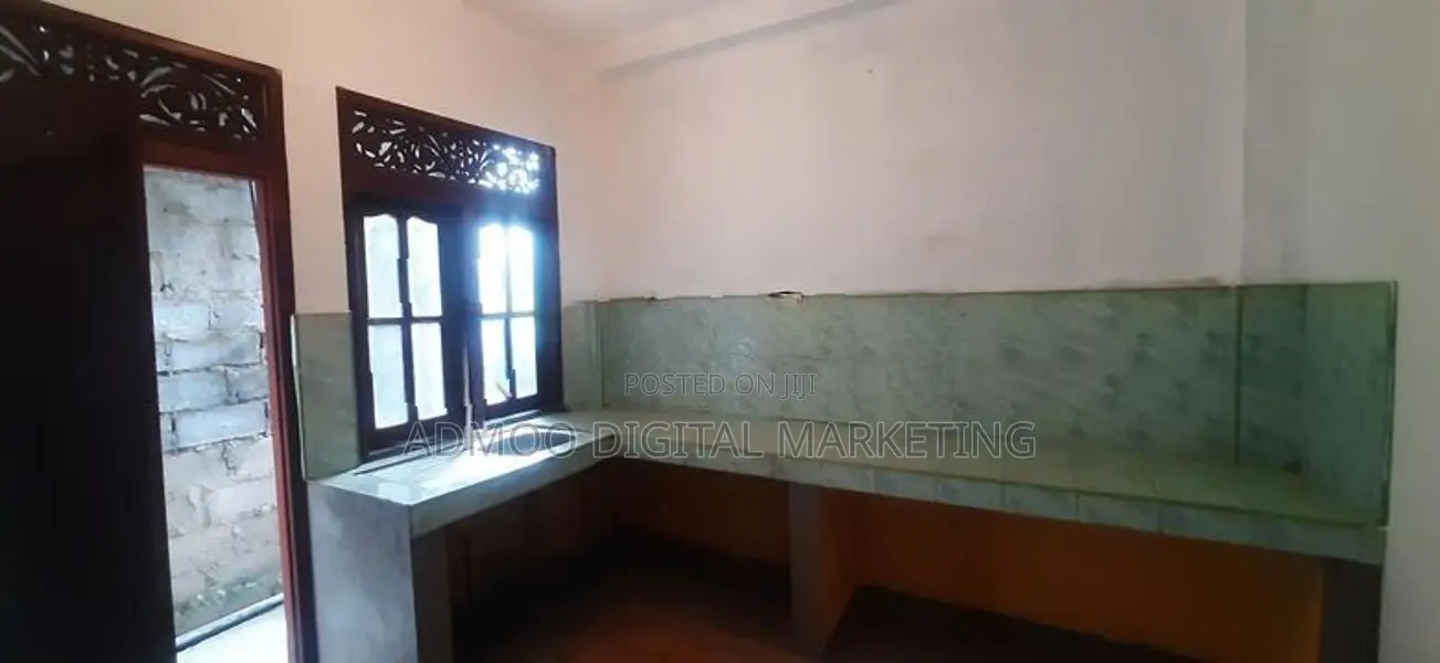 Upstairs House For Rent in Kotikawaththa