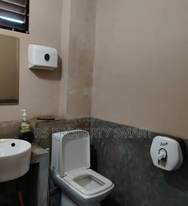 𝗥𝗲𝘀𝘁𝘂𝗮𝗿𝗮𝗻𝘁 𝗣𝗹𝗮𝗰𝗲 𝗙𝗼𝗿 𝗥𝗲𝗻𝘁 - 𝗖𝗼𝗹𝗼𝗺𝗯𝗼 𝟱